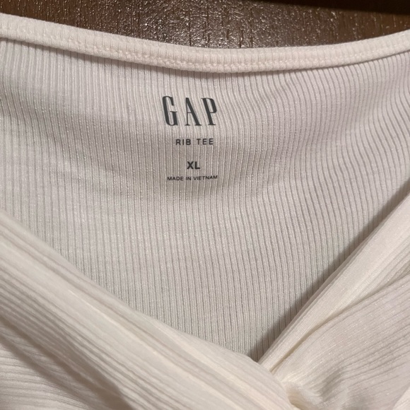 BOGO EUC GAP Off White Short Sleeve Ribbed Top with Sweetheart neckline XL - Picture 2 of 4